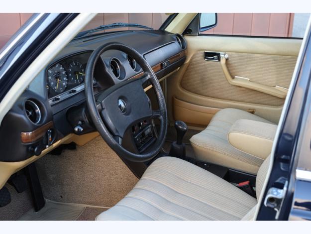 MERCEDES-BENZ 230 E   