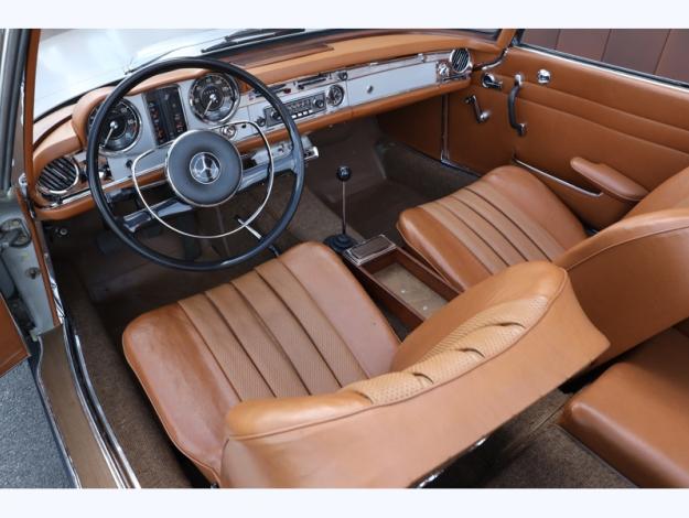 MERCEDES-BENZ 250 SL Pagode  