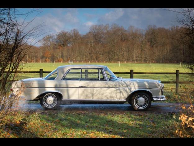 MERCEDES-BENZ 300 SE COUPE  