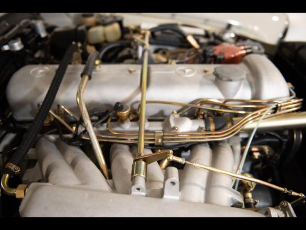 MERCEDES-BENZ 300 SE COUPE  