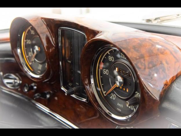 MERCEDES-BENZ 300 SE COUPE  