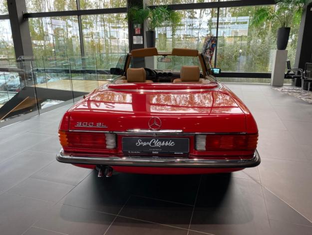 MERCEDES-BENZ 300 SL R107  