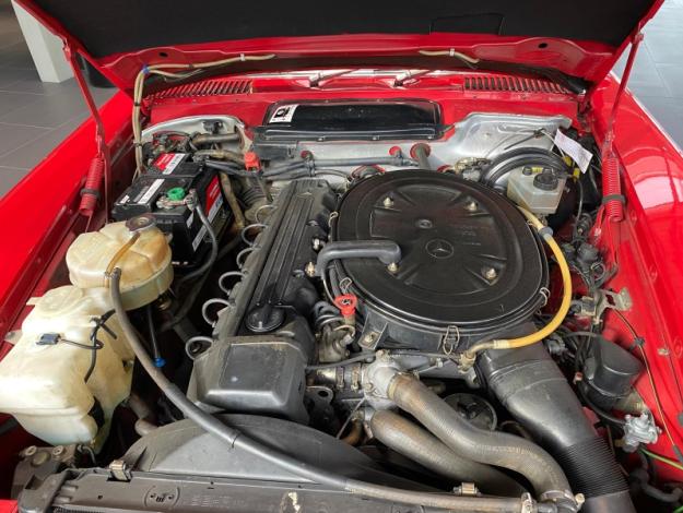 MERCEDES-BENZ 300 SL R107  