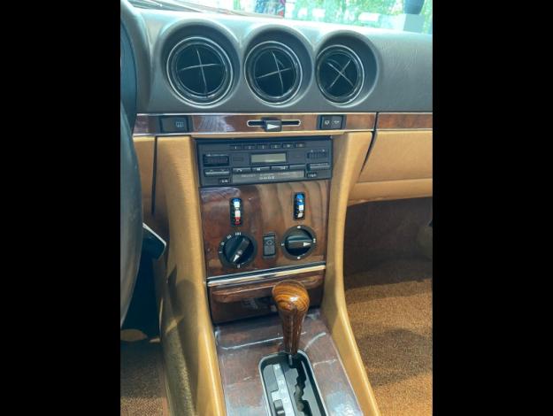 MERCEDES-BENZ 300 SL R107  