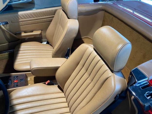 MERCEDES-BENZ 300 SL R107  