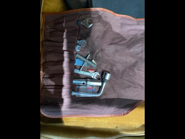 MERCEDES-BENZ 300 SL R107  