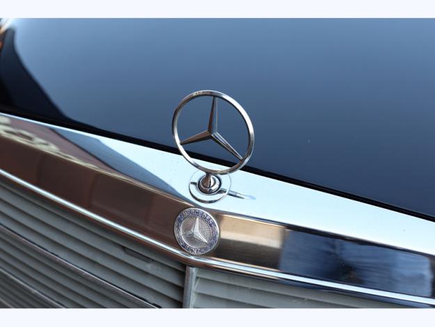 MERCEDES-BENZ 230 E   
