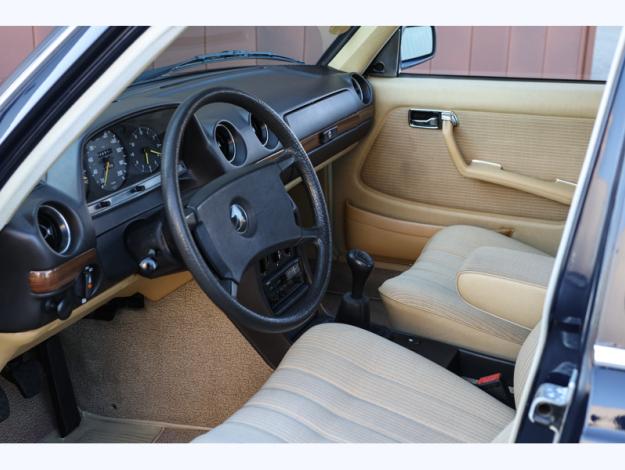 MERCEDES-BENZ 230 E   