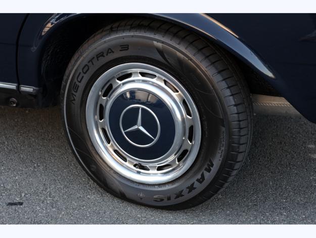 MERCEDES-BENZ 230 E   