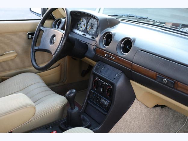 MERCEDES-BENZ 230 E   