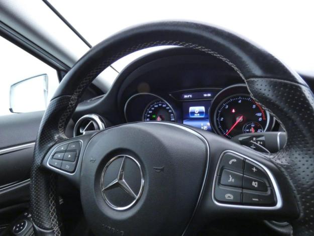 MERCEDES-BENZ Classe GLA/ X156 GLA 180 d Sensation