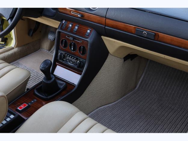 MERCEDES-BENZ 230 CE 123 C  