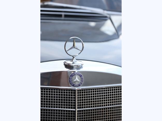 MERCEDES-BENZ 190 190 HECK FLOSSE  