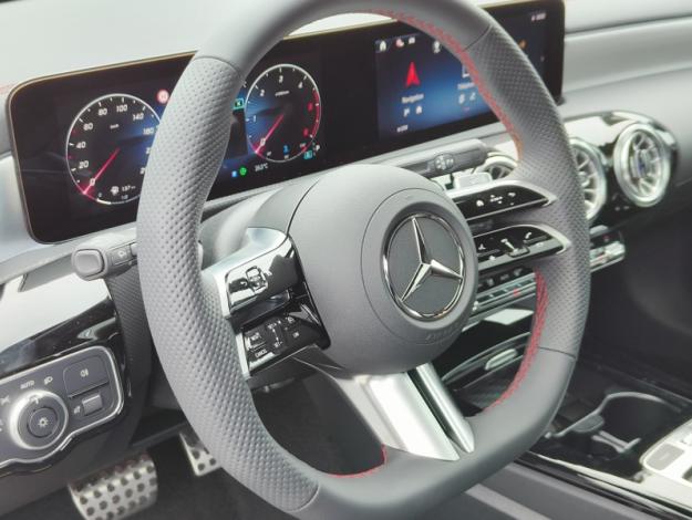 MERCEDES-BENZ CLA 180 Star Edition  