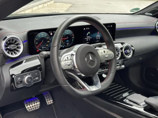 MERCEDES-BENZ CLA 250 e SB Pack AMG Pano MultiBeam  