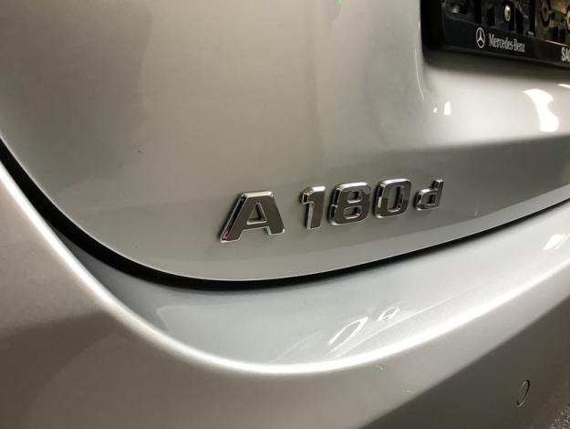 MERCEDES-BENZ A 180 d Solution ESSENTIAL 