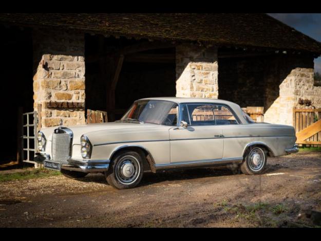 MERCEDES-BENZ 300 SE COUPE  