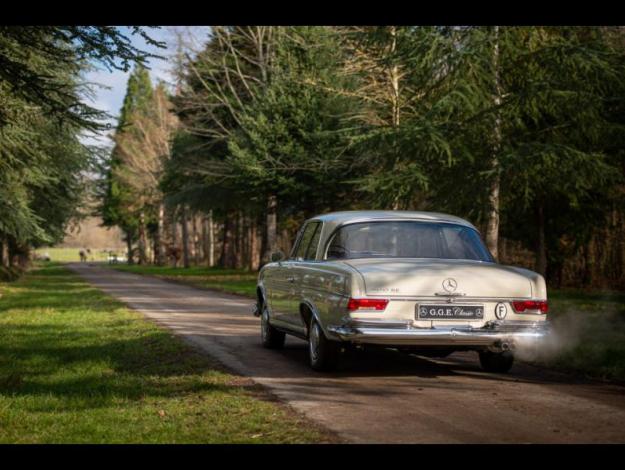 MERCEDES-BENZ 300 SE COUPE  
