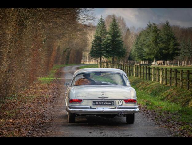 MERCEDES-BENZ 300 SE COUPE  