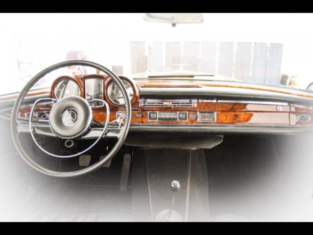 MERCEDES-BENZ 300 SE COUPE  