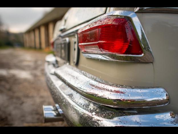 MERCEDES-BENZ 300 SE COUPE  
