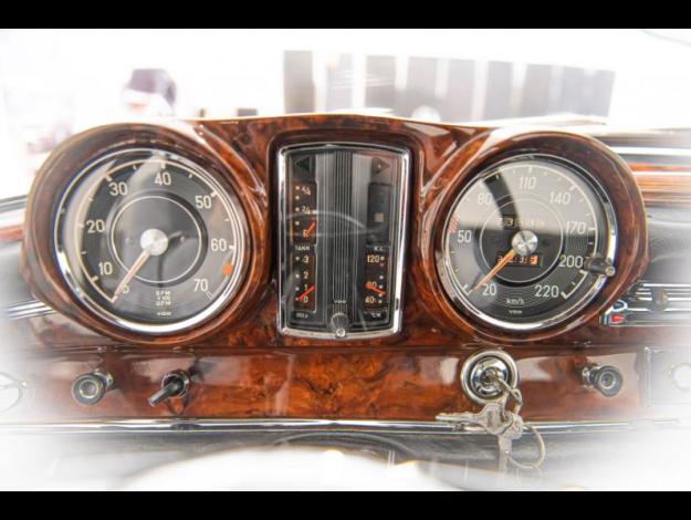 MERCEDES-BENZ 300 SE COUPE  