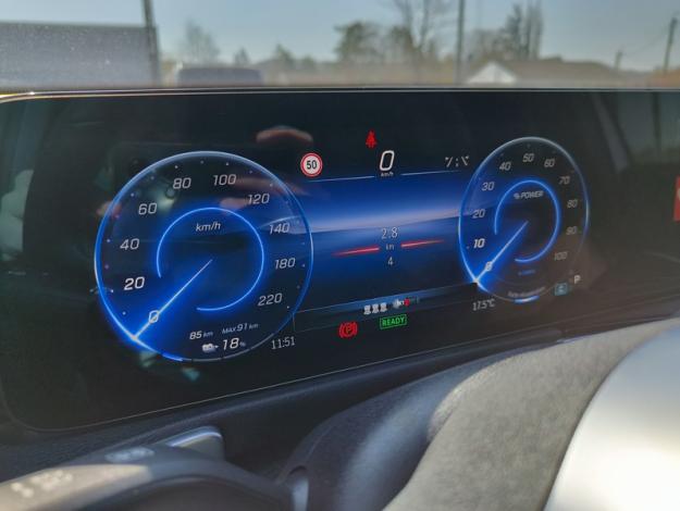 MERCEDES-BENZ EQB 250 + Luxury Line - SAGA Huy (+32 85 23 69 00) 