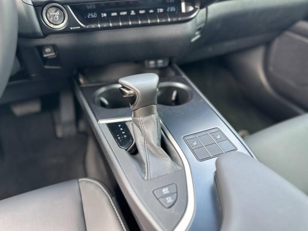 LEXUS UX 250H 2WD F SPORT Design  UX 250H HYBRIDE 2WD MC F SPORT DESIGN