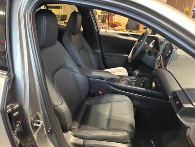 LEXUS UX 250H 2WD Luxe  UX 250H HYBRIDE 2WD MC LUXE TO TECHNO SR
