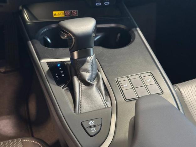 LEXUS UX 250H 2WD Luxe  UX 250H HYBRIDE 2WD MC LUXE TO TECHNO SR