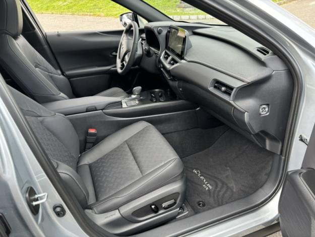 LEXUS UX 300h 2WD Luxe  UX 300H HYBRIDE 2WD MC LUXE TO TECHNO VD