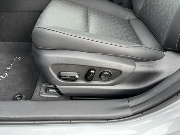 LEXUS UX 300h 2WD Luxe  UX 300H HYBRIDE 2WD MC LUXE TO TECHNO VD