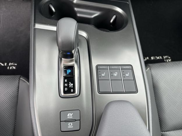 LEXUS UX 300h 2WD Luxe  UX 300H HYBRIDE 2WD MC LUXE TO TECHNO VD