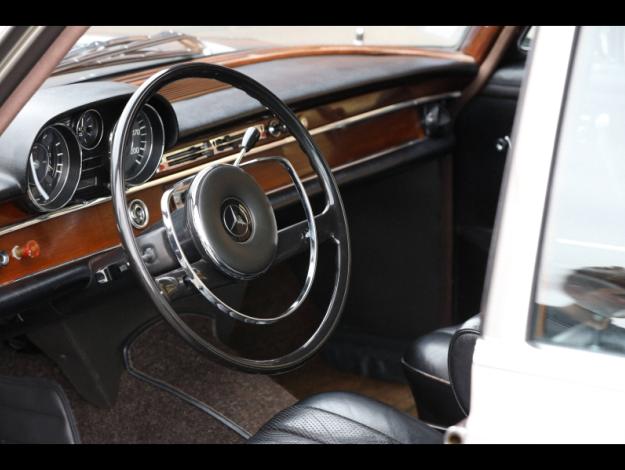 MERCEDES-BENZ 250 SE   