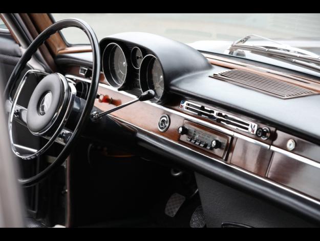 MERCEDES-BENZ 250 SE   