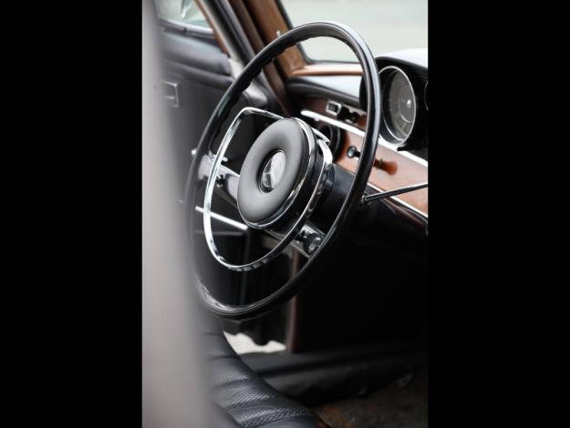 MERCEDES-BENZ 250 SE   