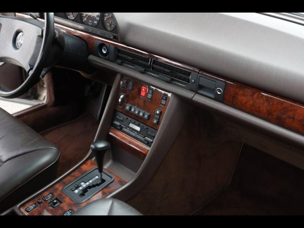 MERCEDES-BENZ 500 SEL   