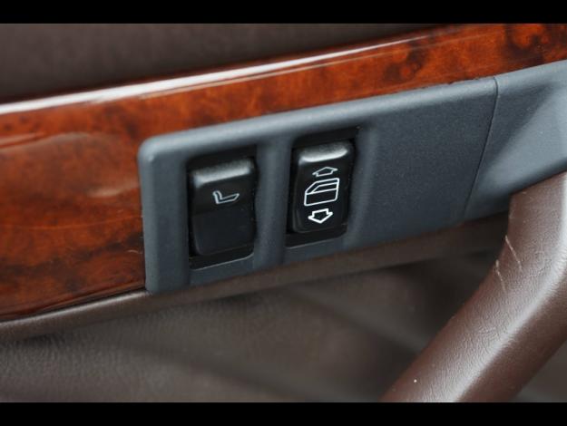 MERCEDES-BENZ 500 SEL   