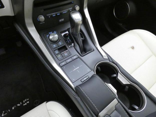 LEXUS NX 300H HYBRIDE 4WD EXECUTIVE PANO M19  