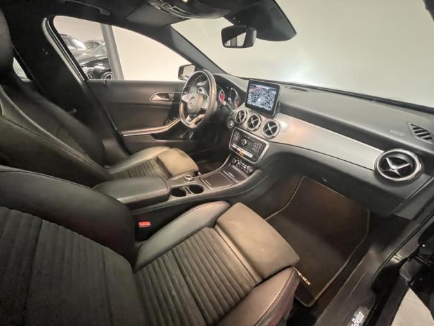 MERCEDES-BENZ GLA 180 Fascination  