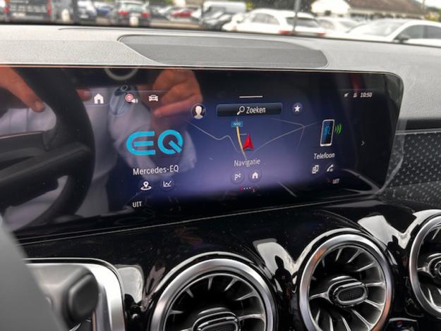 MERCEDES-BENZ EQB 250 + Luxury Line - SAGA Huy (+32 85 23 69 00) 