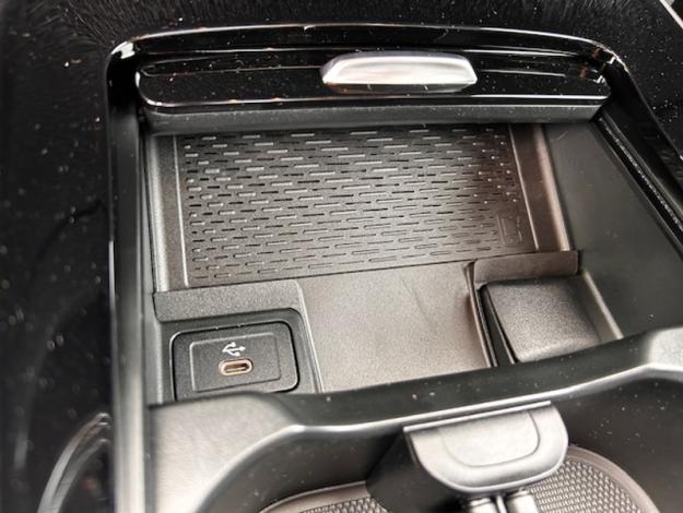 MERCEDES-BENZ EQB 250 + Luxury Line - SAGA Huy (+32 85 23 69 00) 