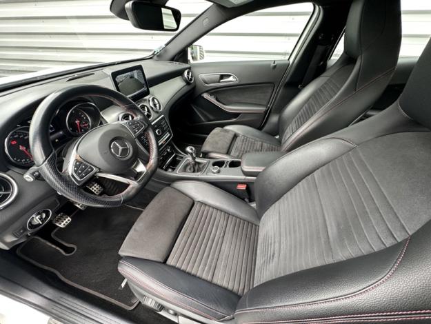 MERCEDES-BENZ GLA 200 Fascination  