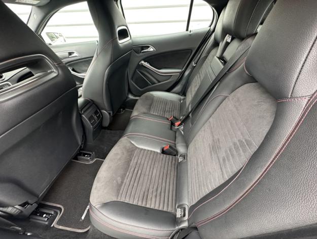 MERCEDES-BENZ GLA 200 Fascination  