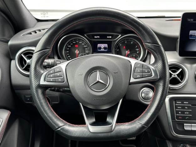 MERCEDES-BENZ GLA 200 Fascination  
