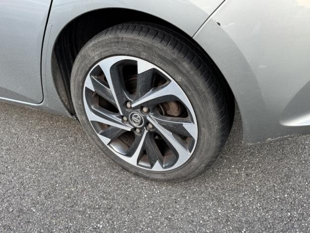 TOYOTA Auris Hybrid Design Edition  