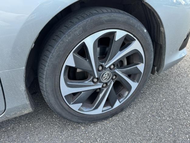TOYOTA Auris Hybrid Design Edition  