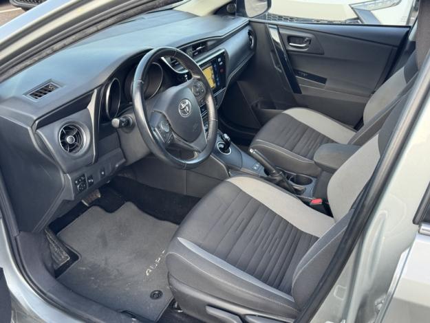 TOYOTA Auris Hybrid Design Edition  