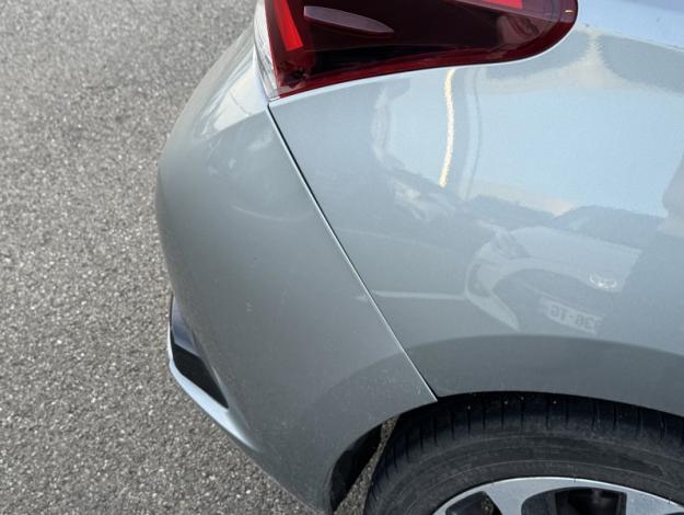 TOYOTA Auris Hybrid Design Edition  