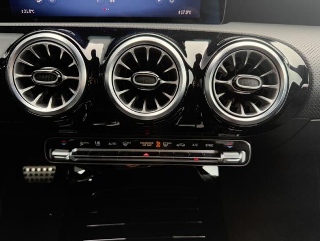 MERCEDES-BENZ Classe A 180 AMG Line  